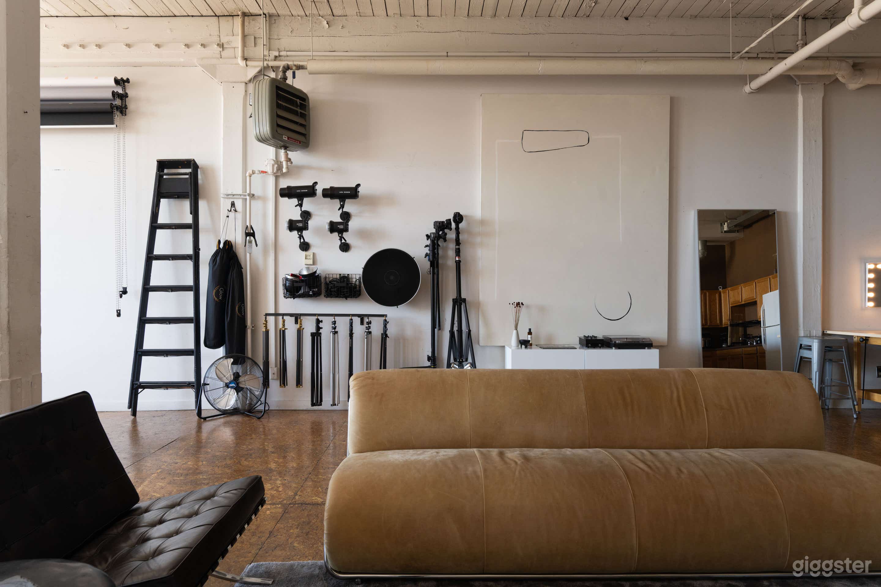 Designer Inspired Content Creation Studio Photo 4