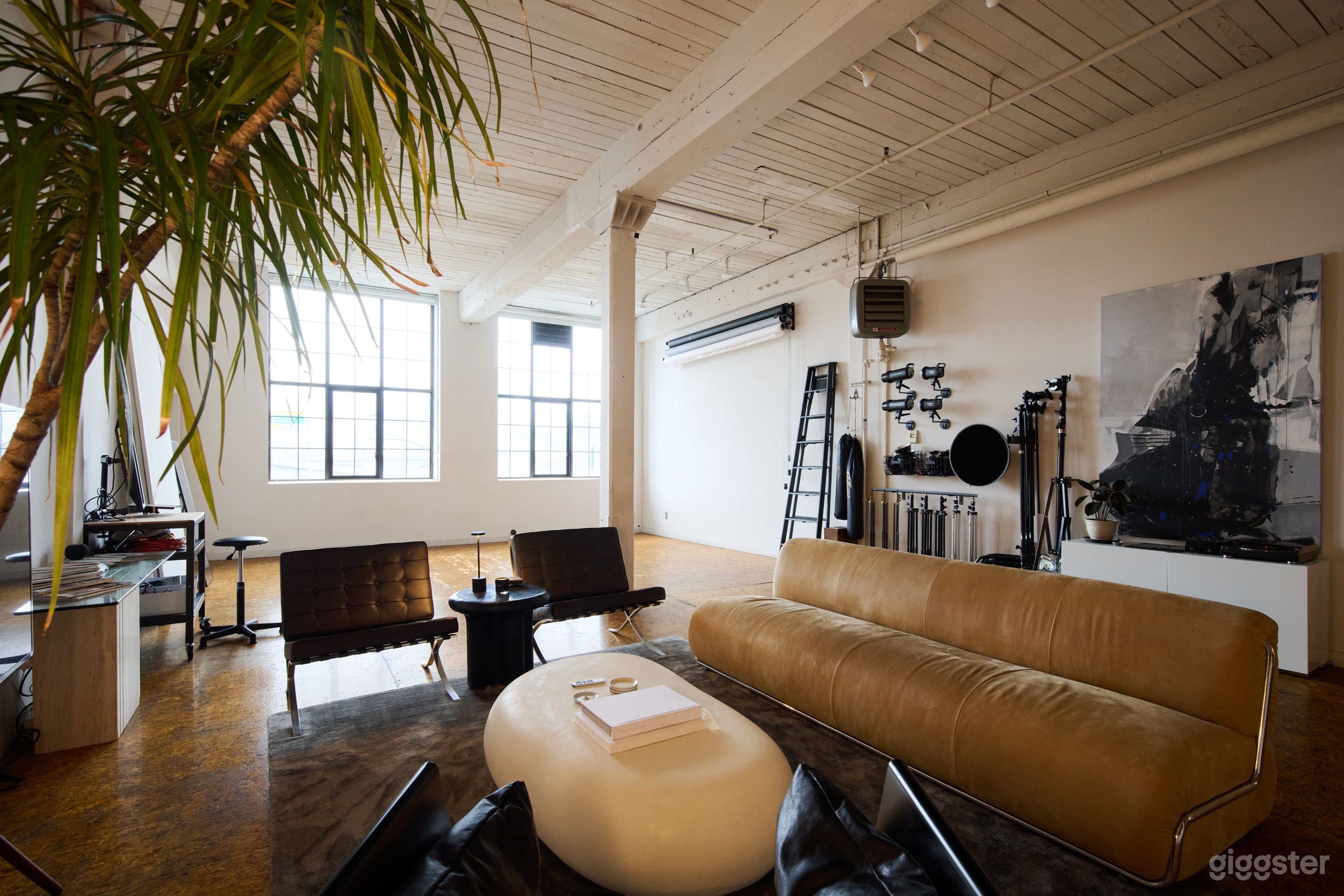 Designer Inspired Content Creation Studio Photo 1