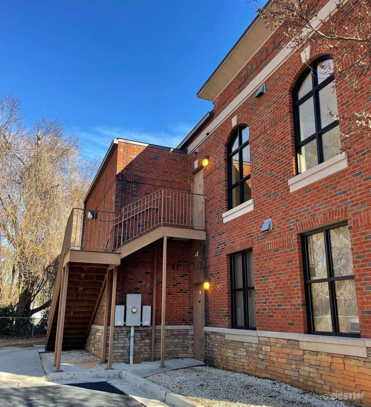 Light and Bright Multi- Event Space Photo 4