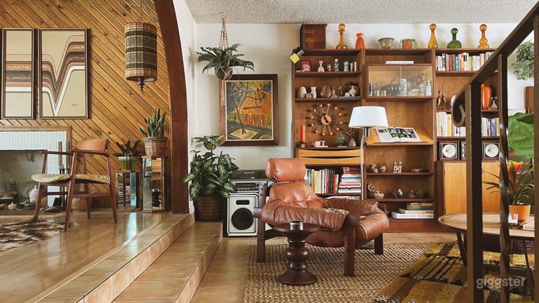  Archway between both living spaces 
