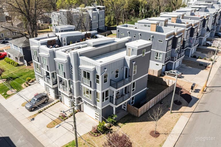 Madmen Loft w/ Uptown Rooftop Views 