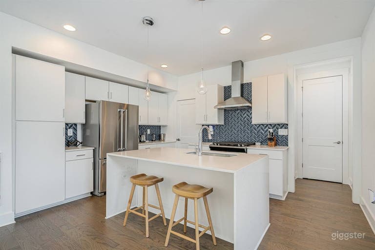  Madmen Loft w/ Uptown Rooftop Views 