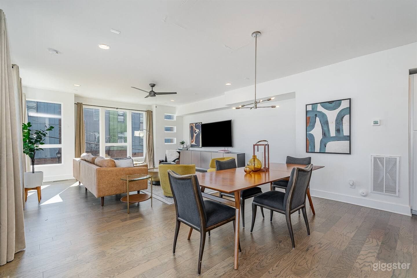 Madmen Loft w/ Uptown Rooftop Views Photo 4