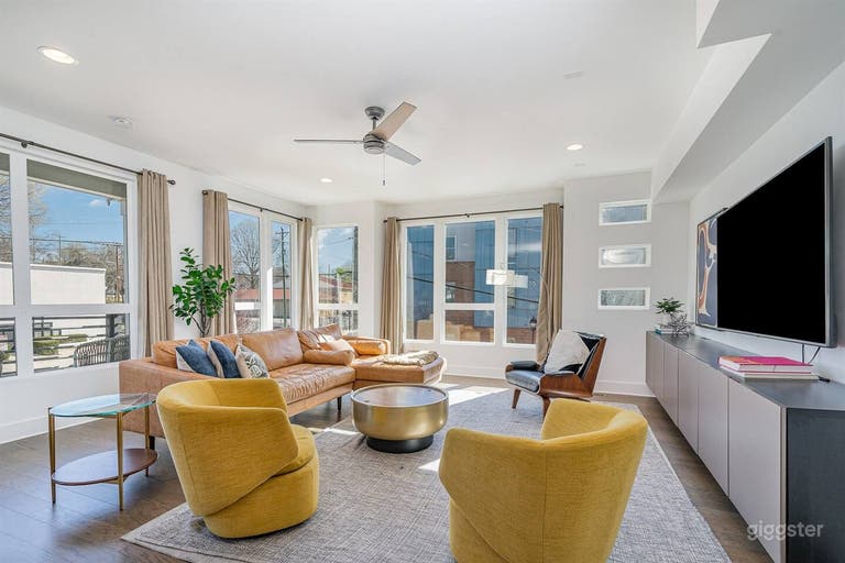  Madmen Loft w/ Uptown Rooftop Views 