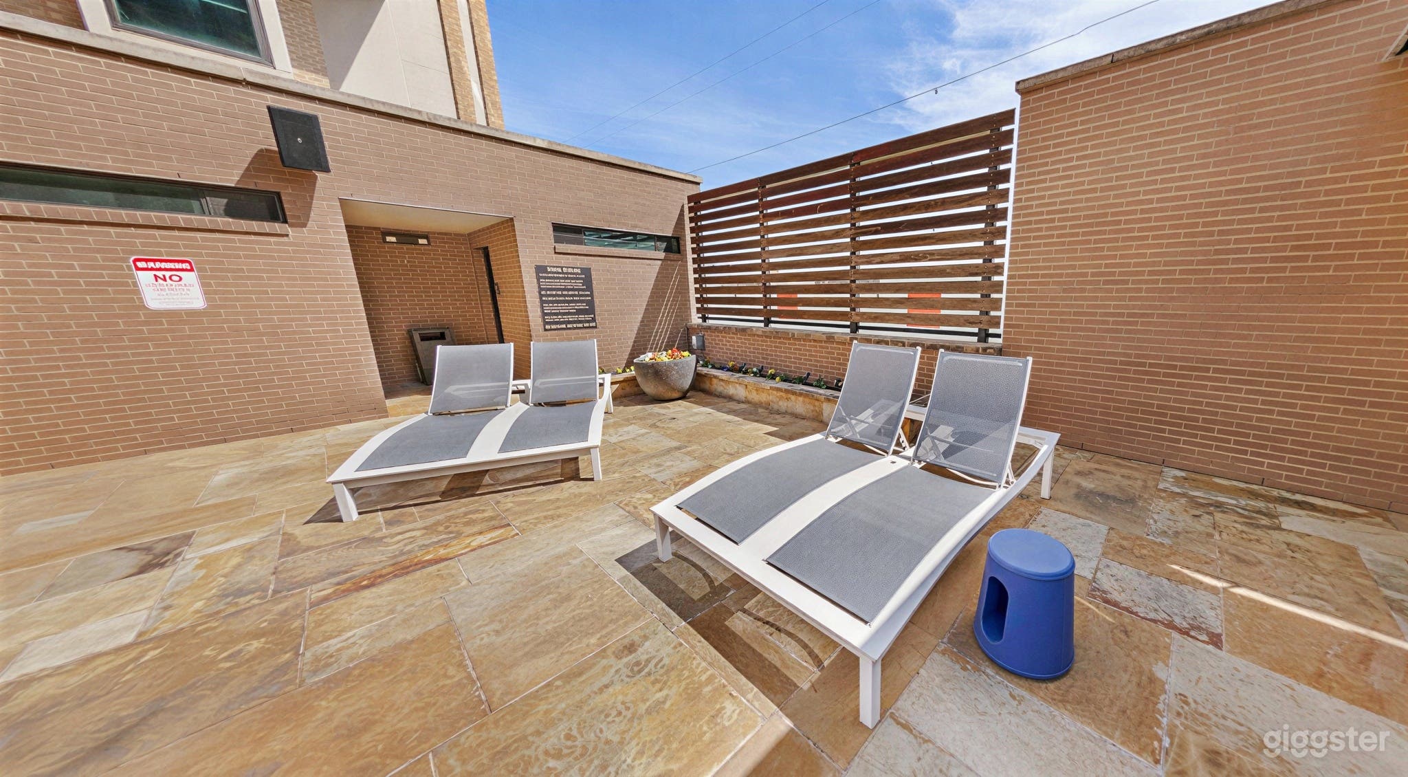 Classy Pool Deck in the Heart of Dallas Photo 3