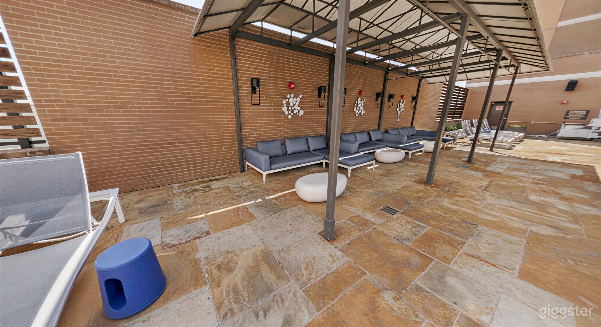 Classy Pool Deck in the Heart of Dallas Photo 4