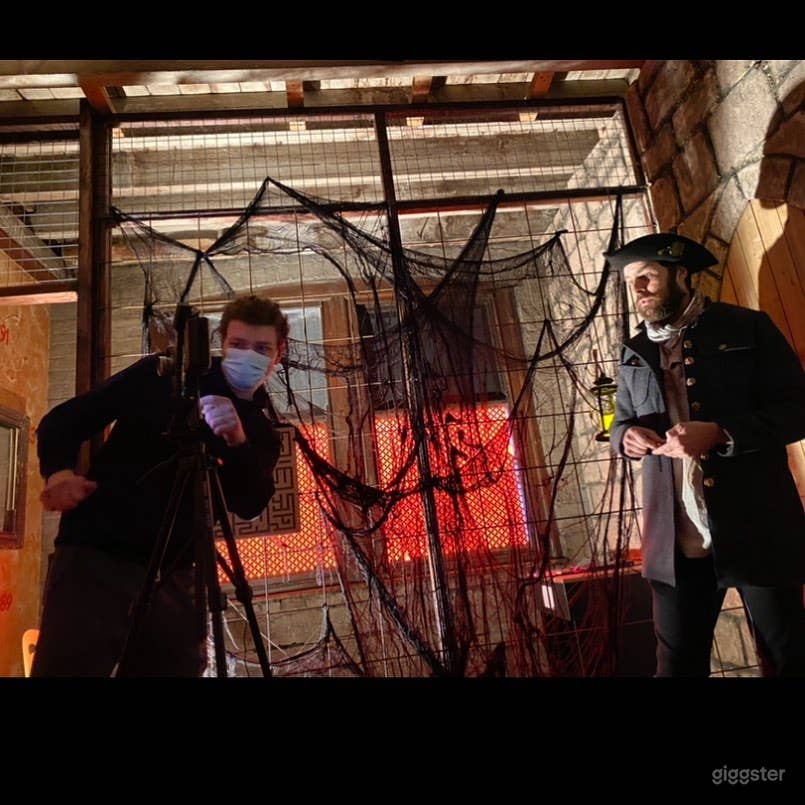 Escape Rooms with Overlooking Ancient Graveyard Photo 4