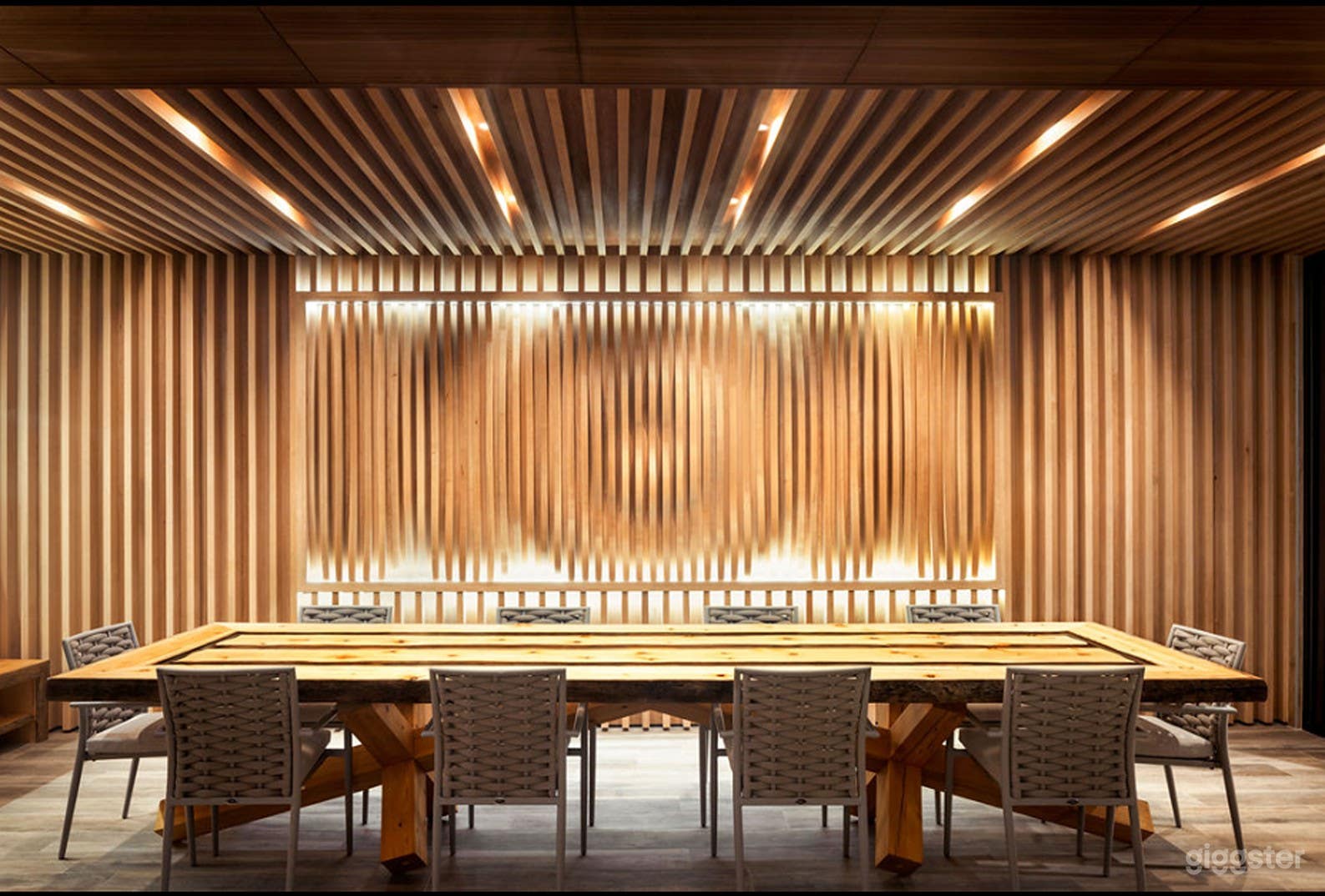 Comfortable 500 Square Feet Event Space for 12 Photo 3