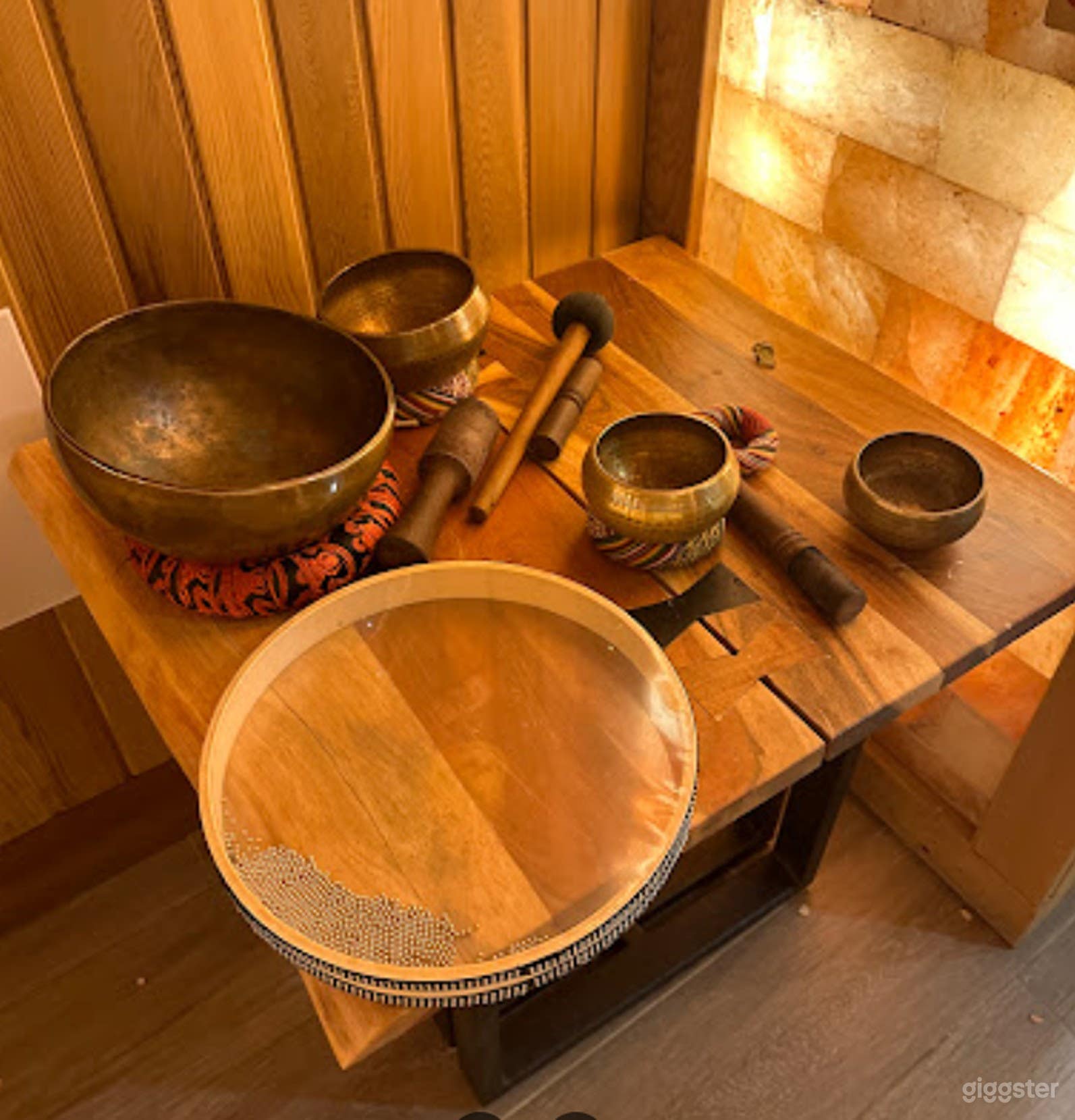 Comfortable 500 Square Feet Event Space for 12 Photo 4