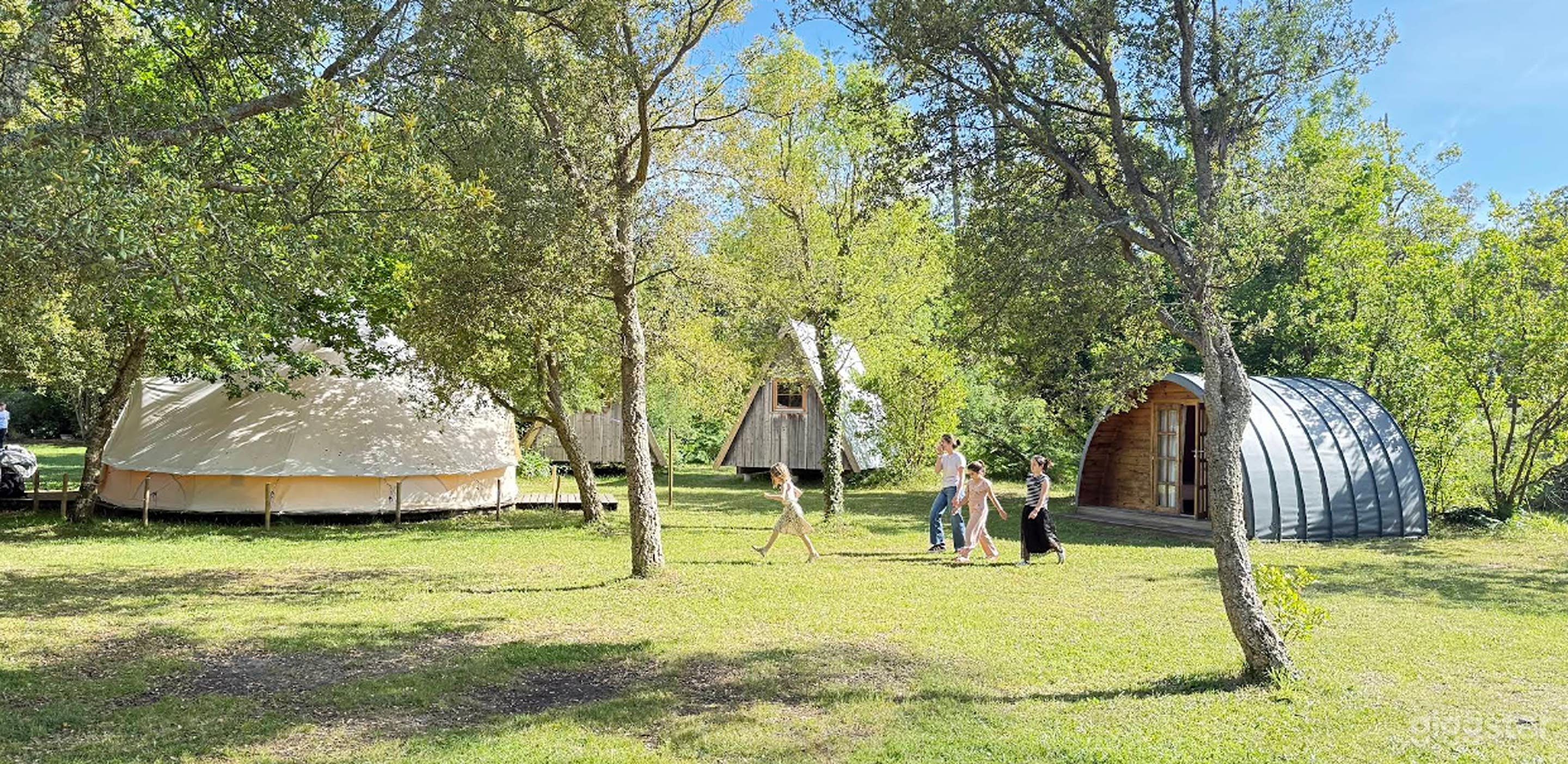 Photo de Charmantes maisons d'hôtes & glamping de luxe près de la plage d'Hossegor 2