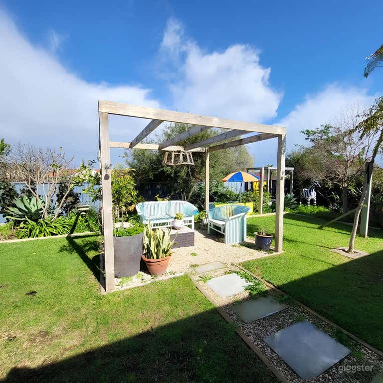  Acogedor Patio Trasero con Pérgola 