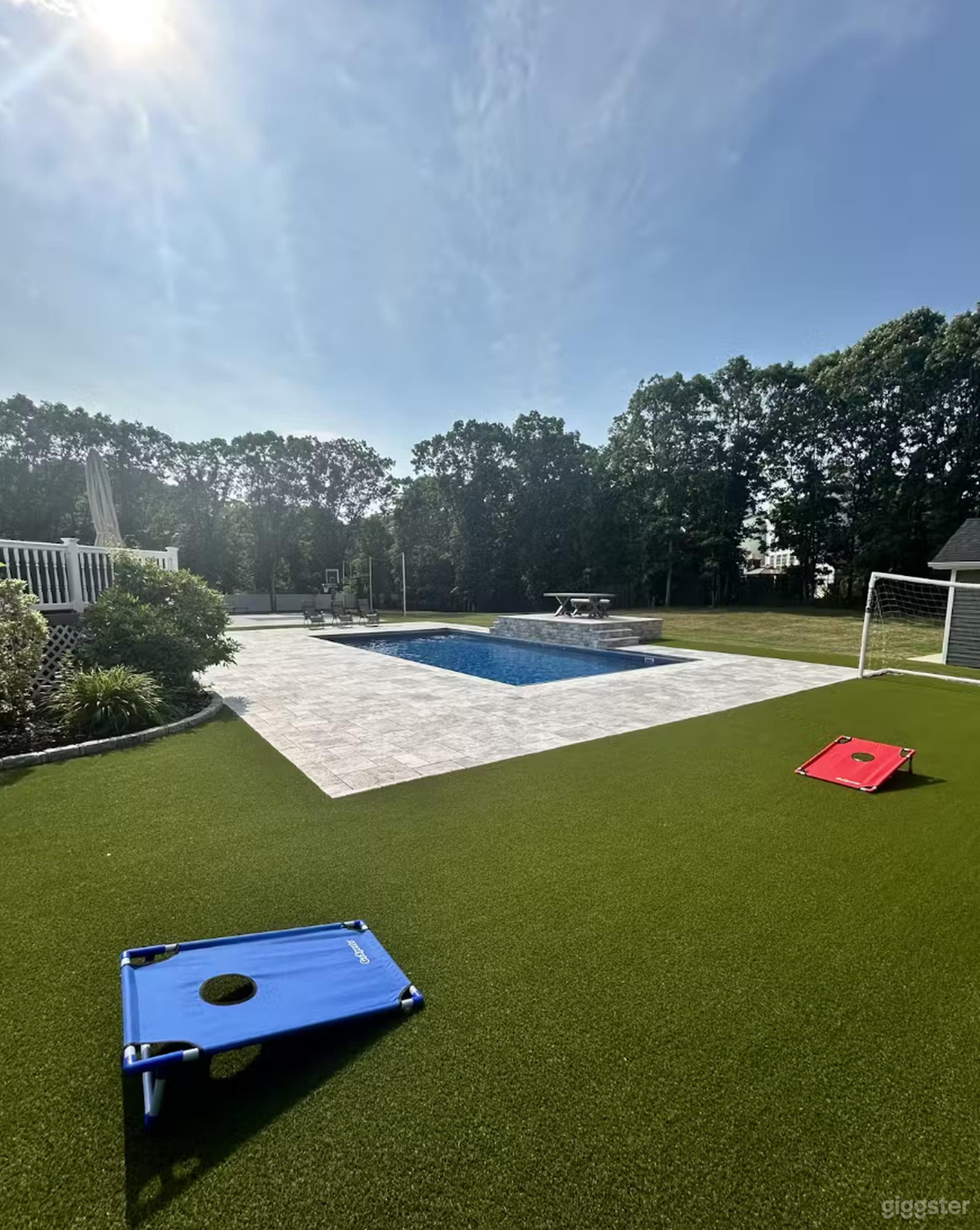 Stunning Pool, Spacious Backyard in Centereach Photo 3