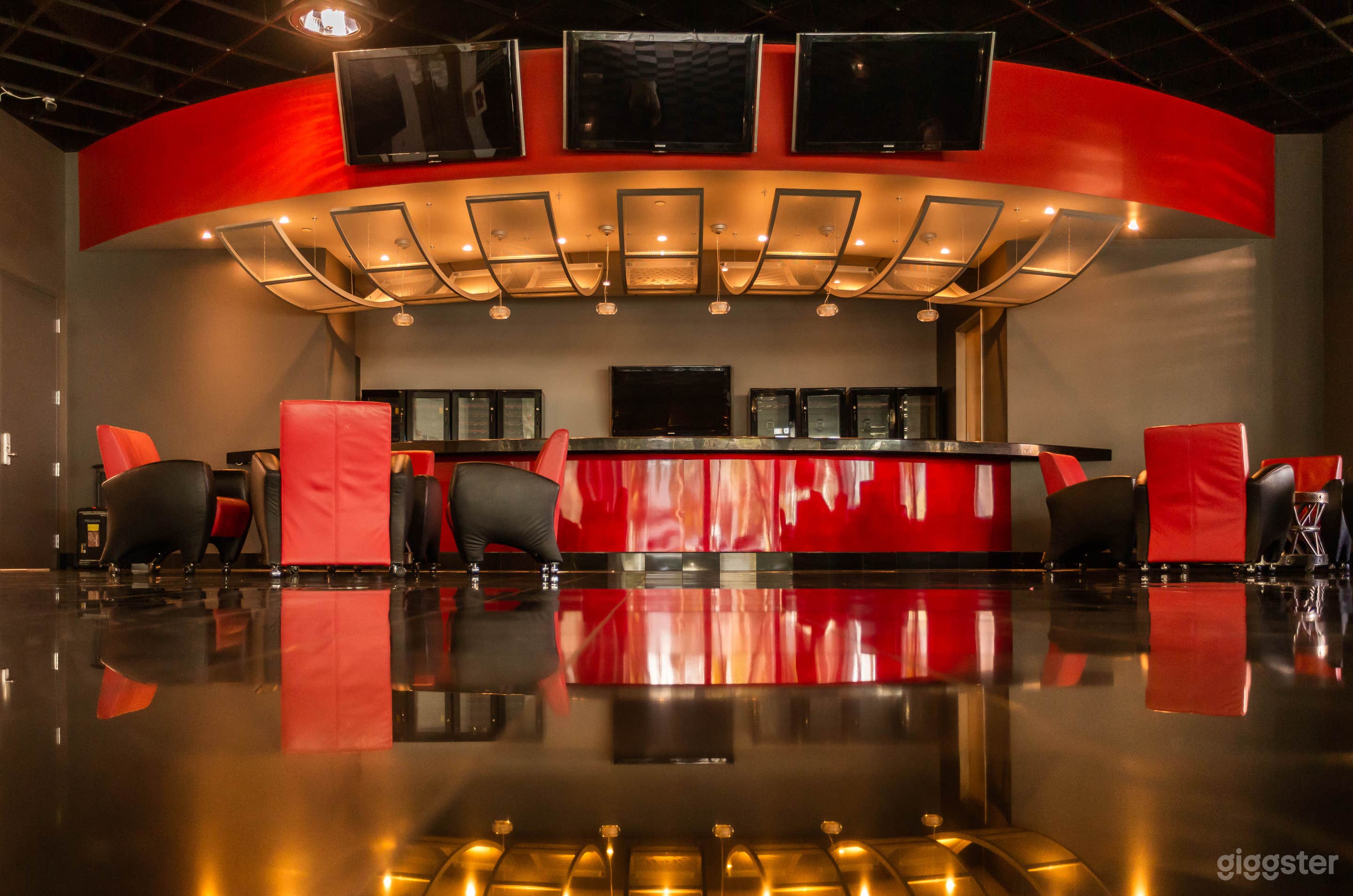 Event Center and Country Club for Car Enthusiasts Photo 3