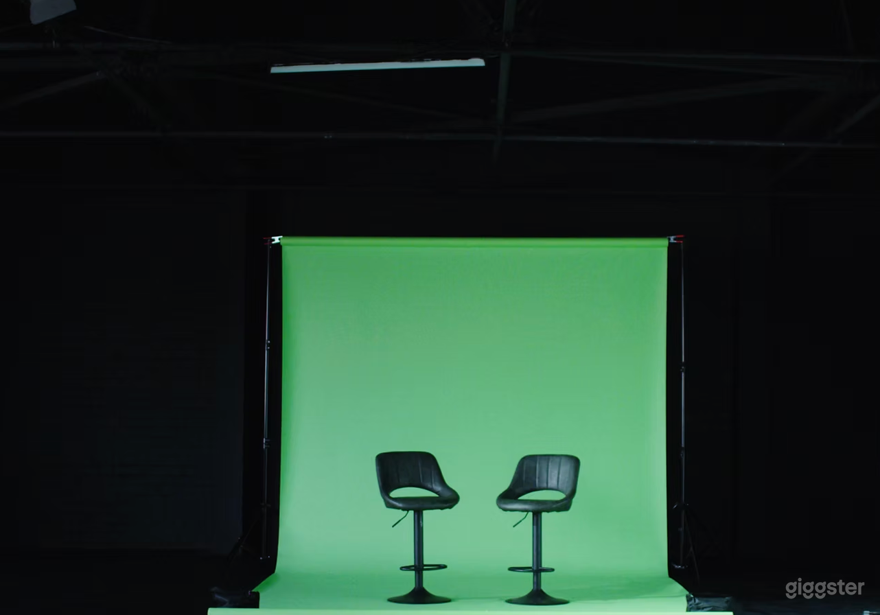 Studio 2 Full Blackout Photo 2