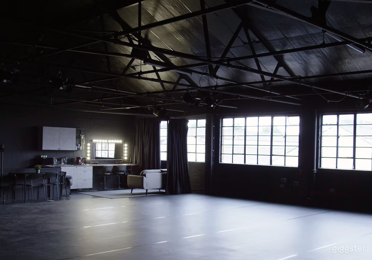 Studio 2 Full Blackout Photo 1