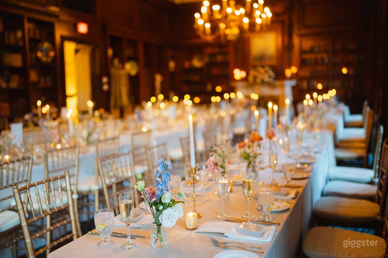  Classic Wedding Venue in Boston with Elegant Interiors 