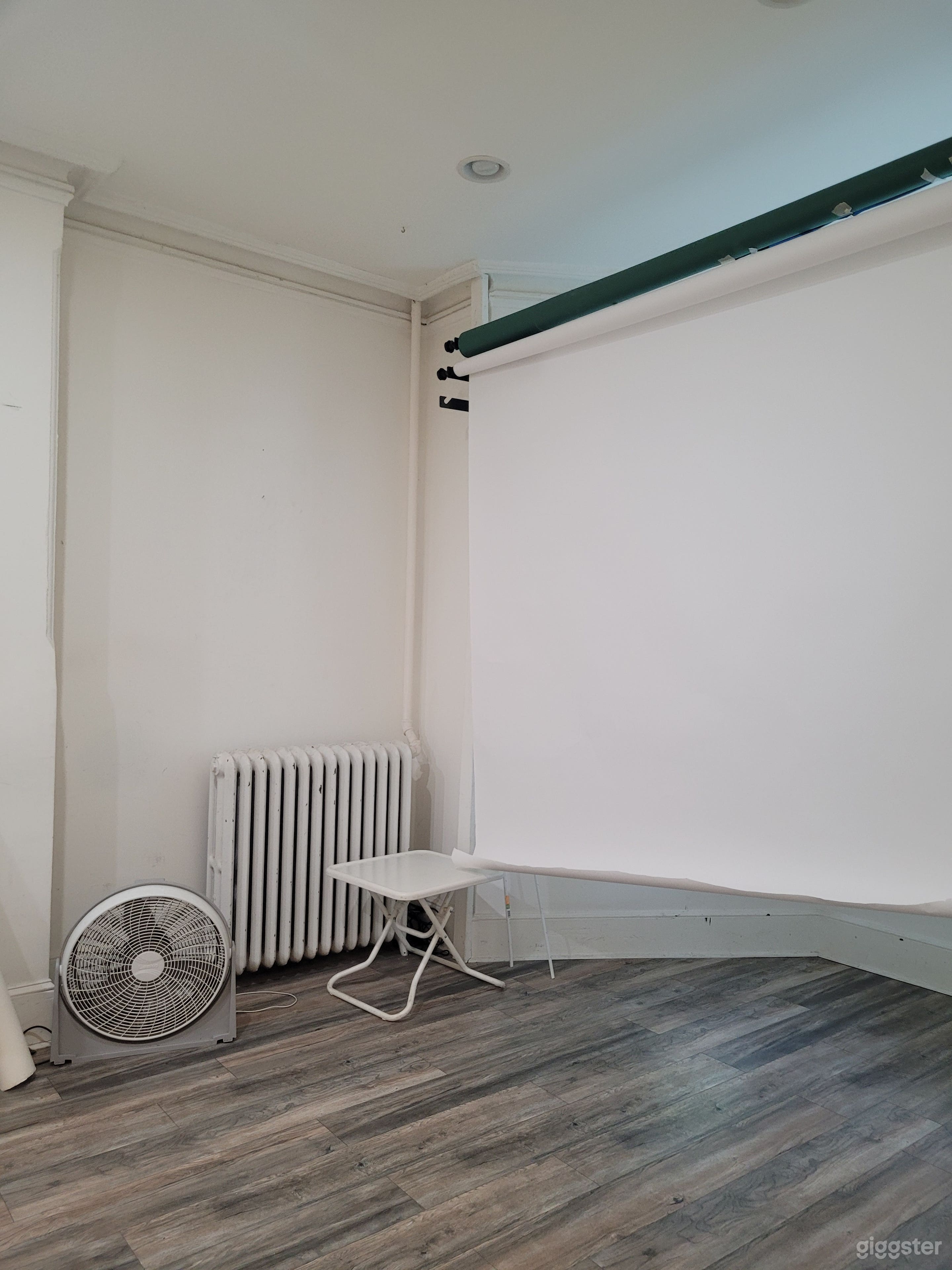 Main studio Room for larger group shots with White Backdrop