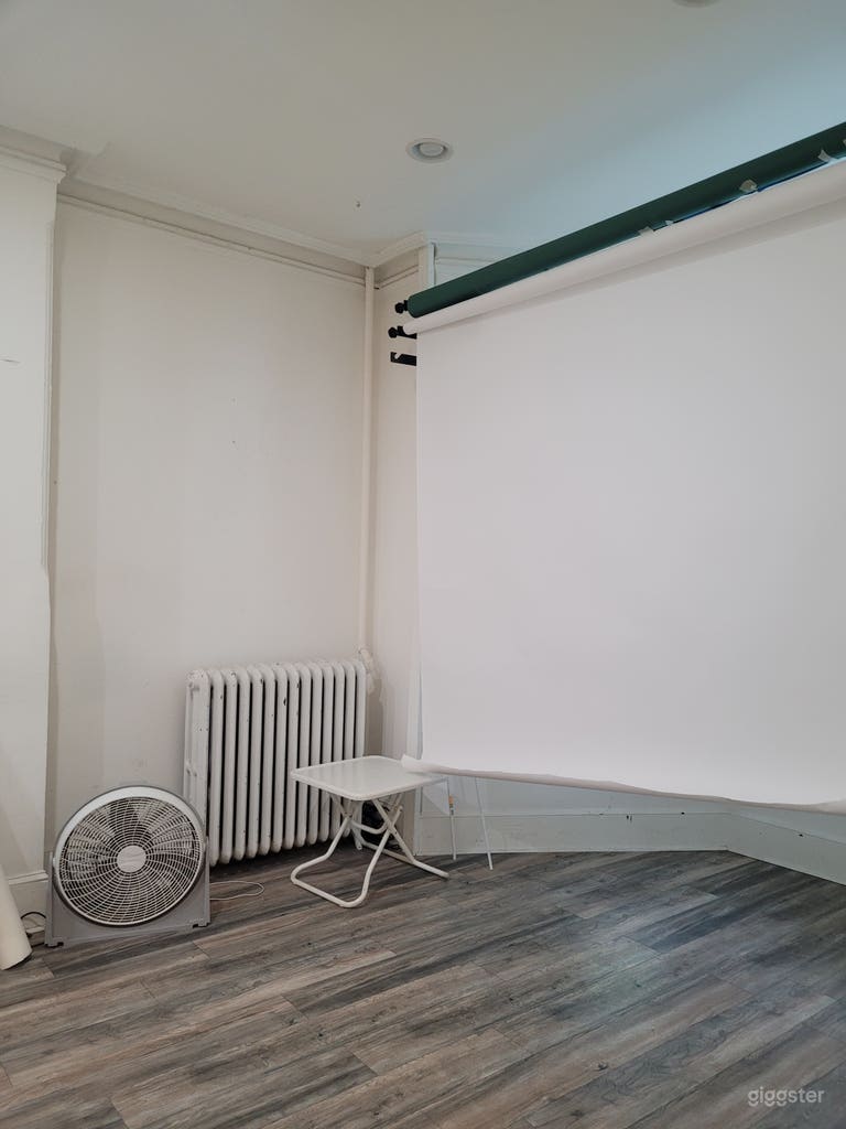  Main studio Room for larger group shots with White Backdrop 