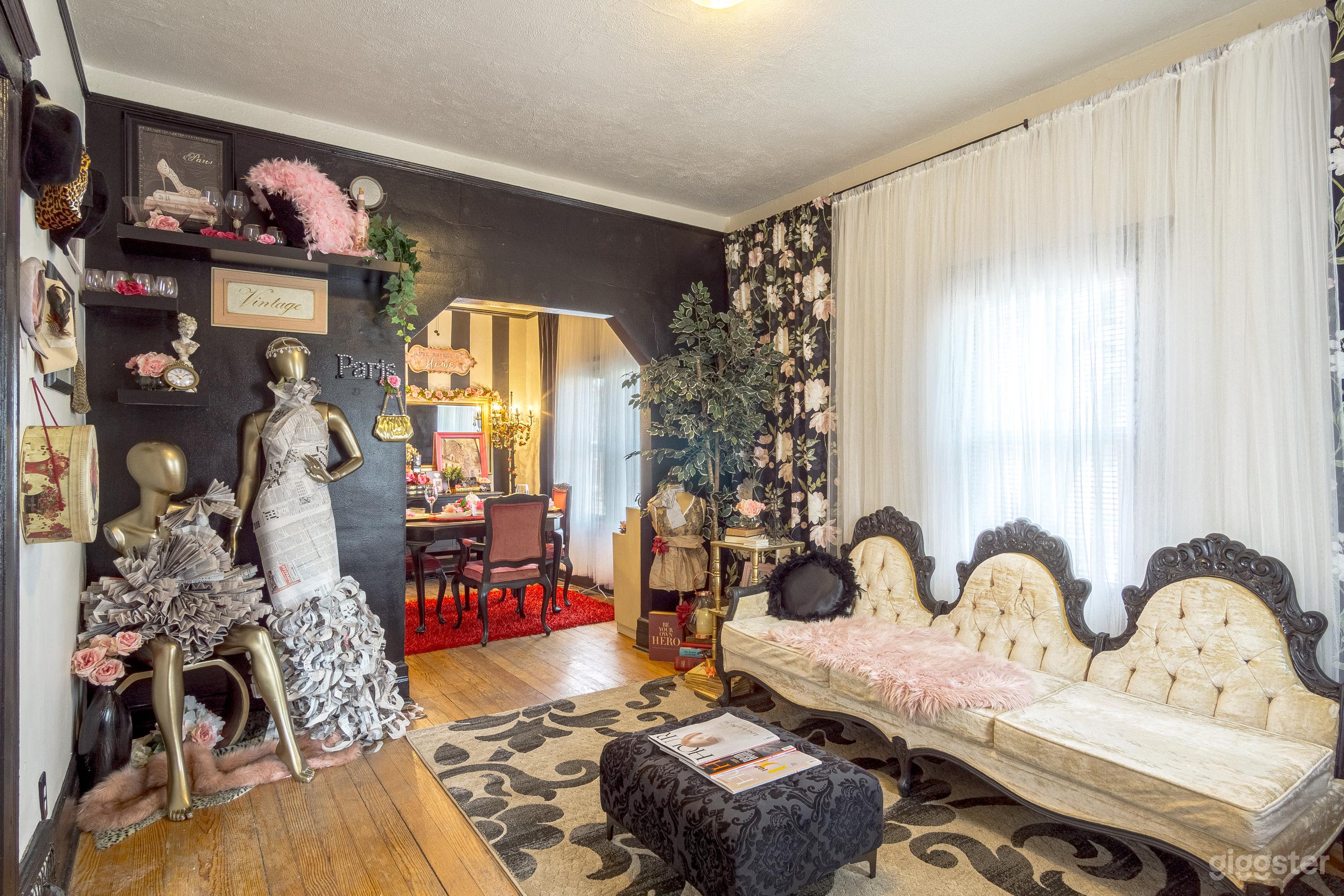 Beautiful Vintage Themed Home Great for Events Photo 1