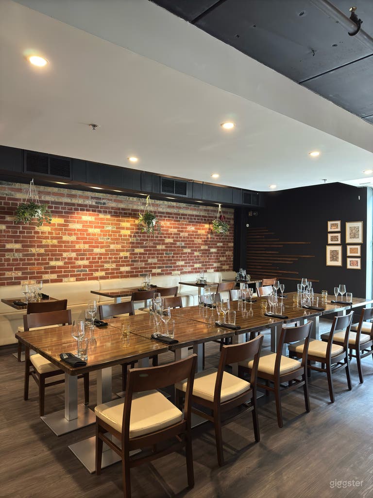  Petite salle de 40 places dans le restaurant indien vibrant 