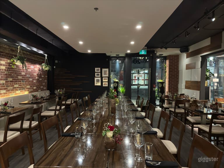  Petite salle de 40 places dans le restaurant indien vibrant 