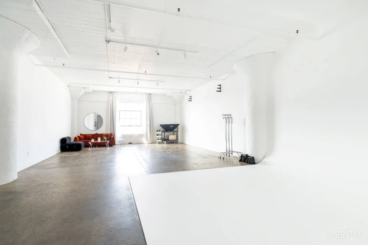 White Studio with Cyc, Equipment and AC | DTLA 06 Photo 2