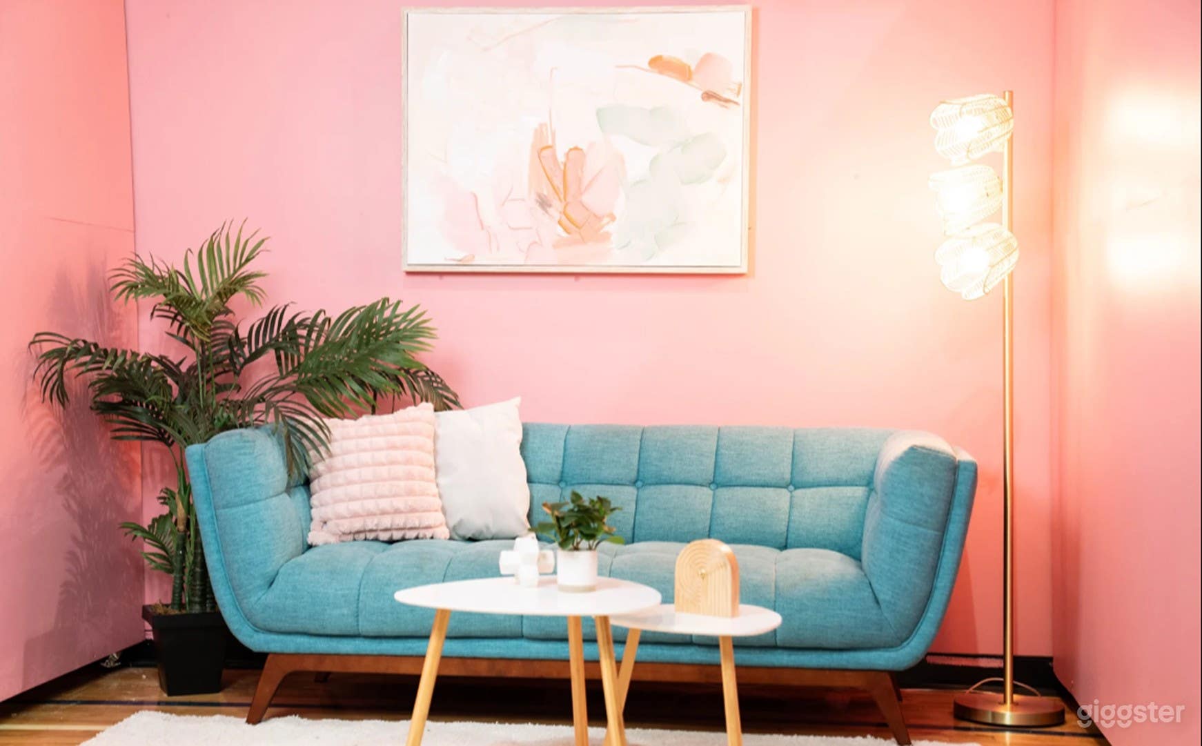 Pink Photo Room Photo 1