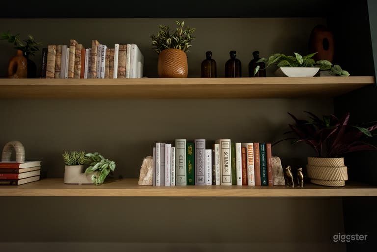  Stylish Lounge for Receptions, Mixers, & Workshops 