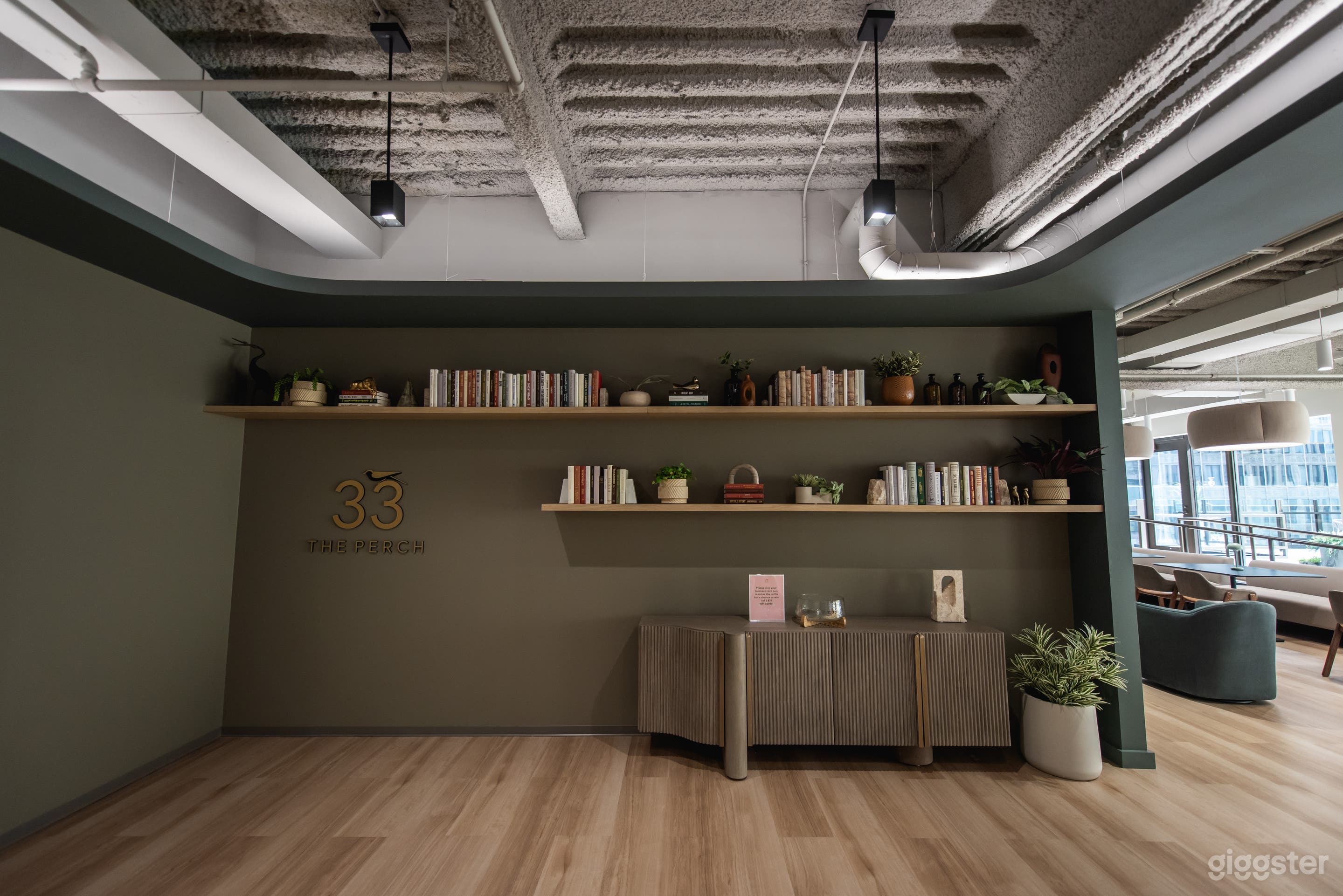 Stylish Lounge for Receptions, Mixers, &amp; Workshops Photo 4