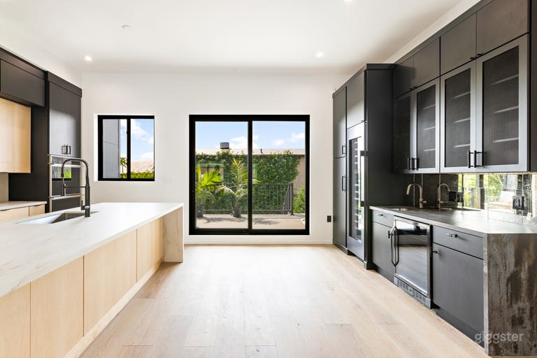  Brooklyn Style Penthouse w/ Rooftop & NYC Views! 