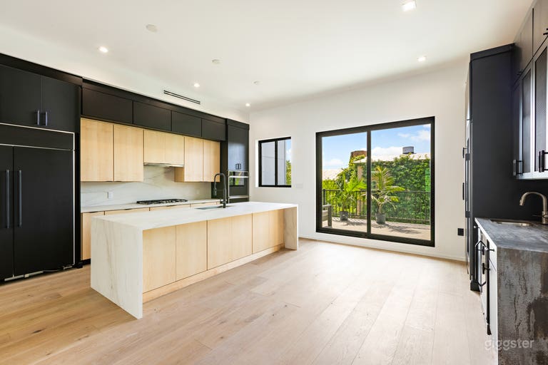  Brooklyn Style Penthouse w/ Rooftop & NYC Views! 