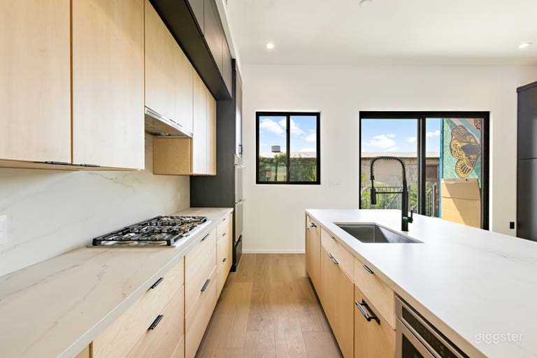  Brooklyn Style Penthouse w/ Rooftop & NYC Views! 