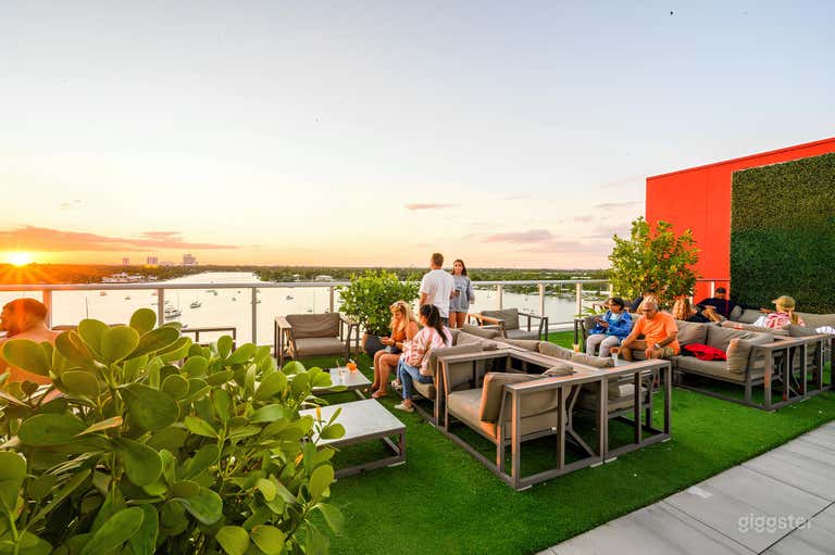  Stylish Rooftop Lounge with Water View in Hollywood Beach 