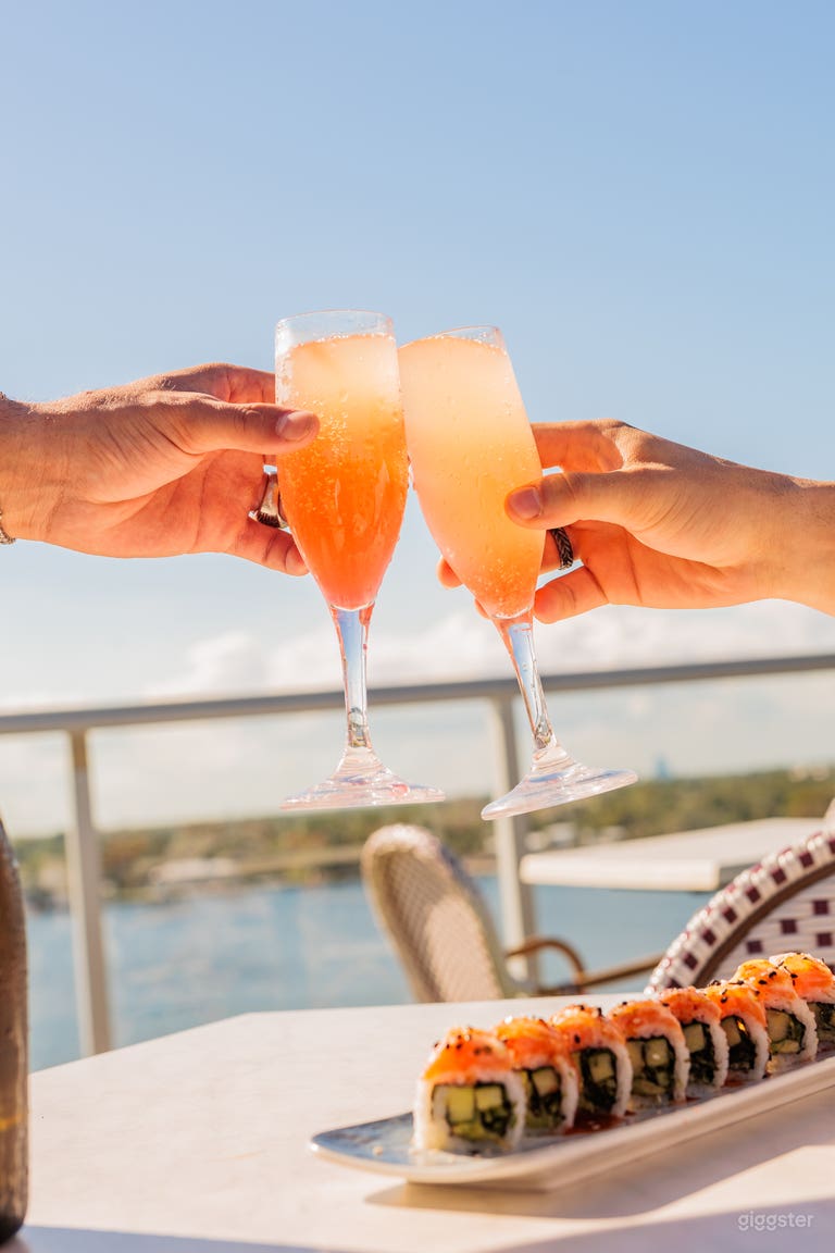  Stylish Rooftop Lounge with Water View in Hollywood Beach 