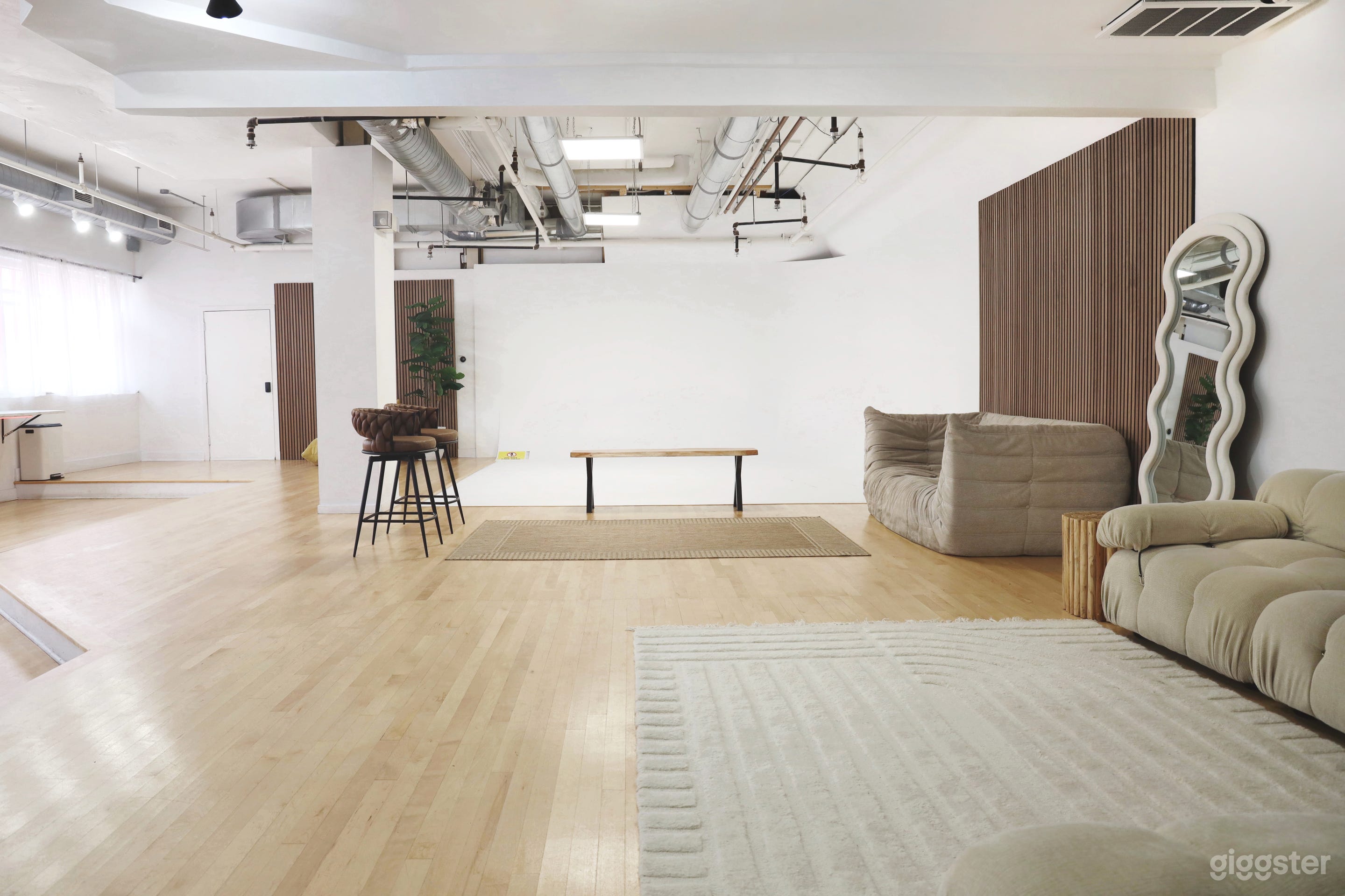 Prime downtown 1800 sqft + cyclorama wall Photo 1