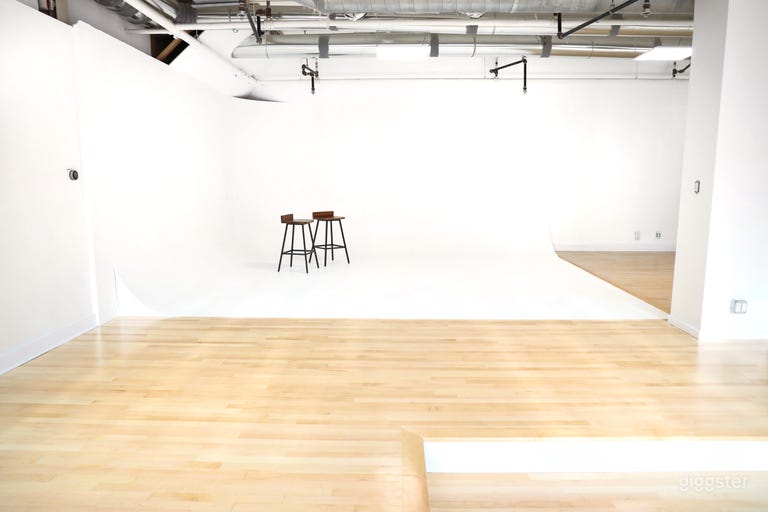  Prime downtown 1800 sqft + cyclorama wall 