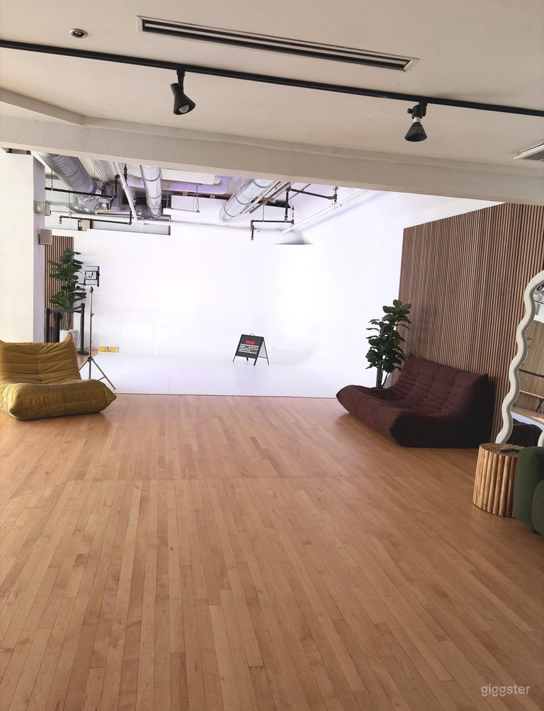  Prime downtown 1800 sqft + cyclorama wall 