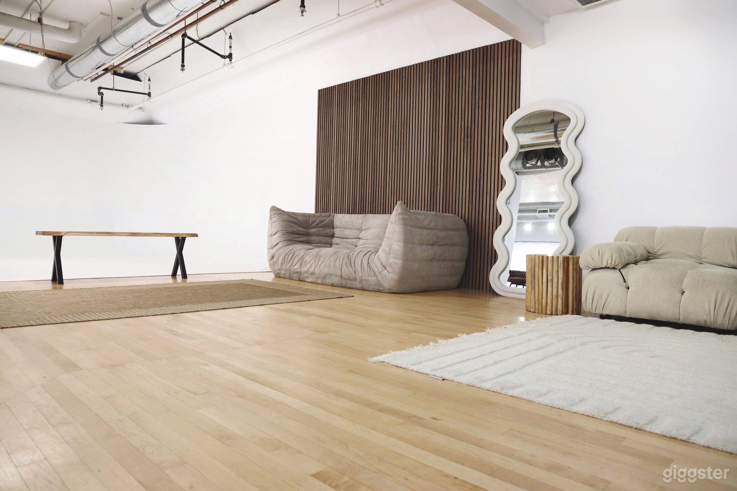 Prime downtown 1800 sqft + cyclorama wall Photo 2