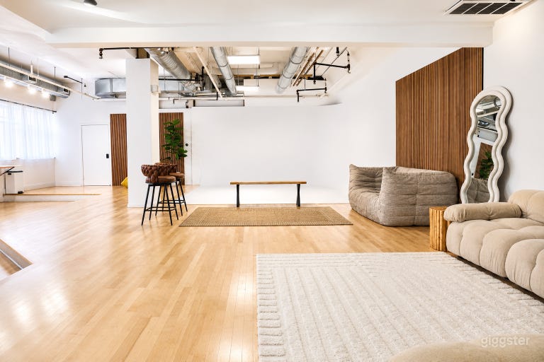  Prime downtown 1800 sqft + cyclorama wall 