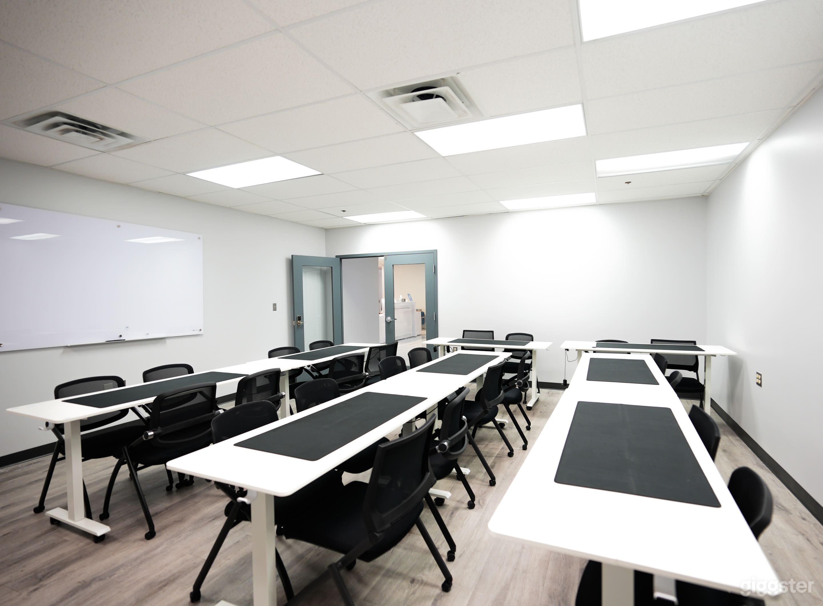 Modern Laurel 2 Classroom & Training Space Photo 3