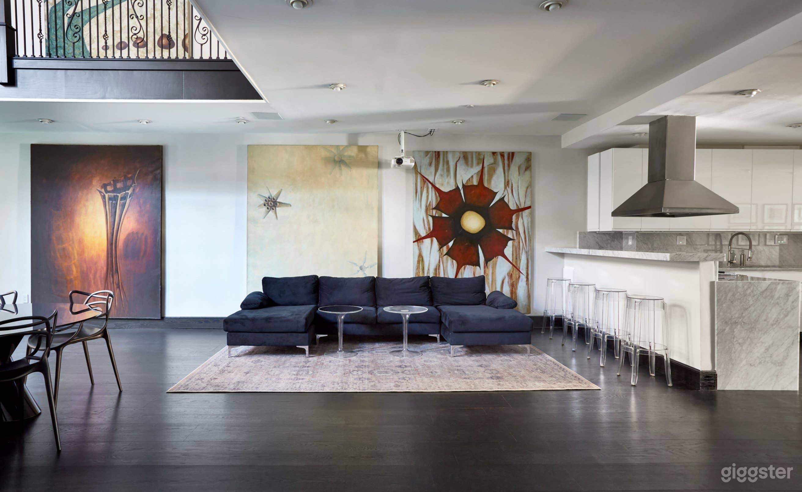 Historic Unique Wide Townhouse Photo 3