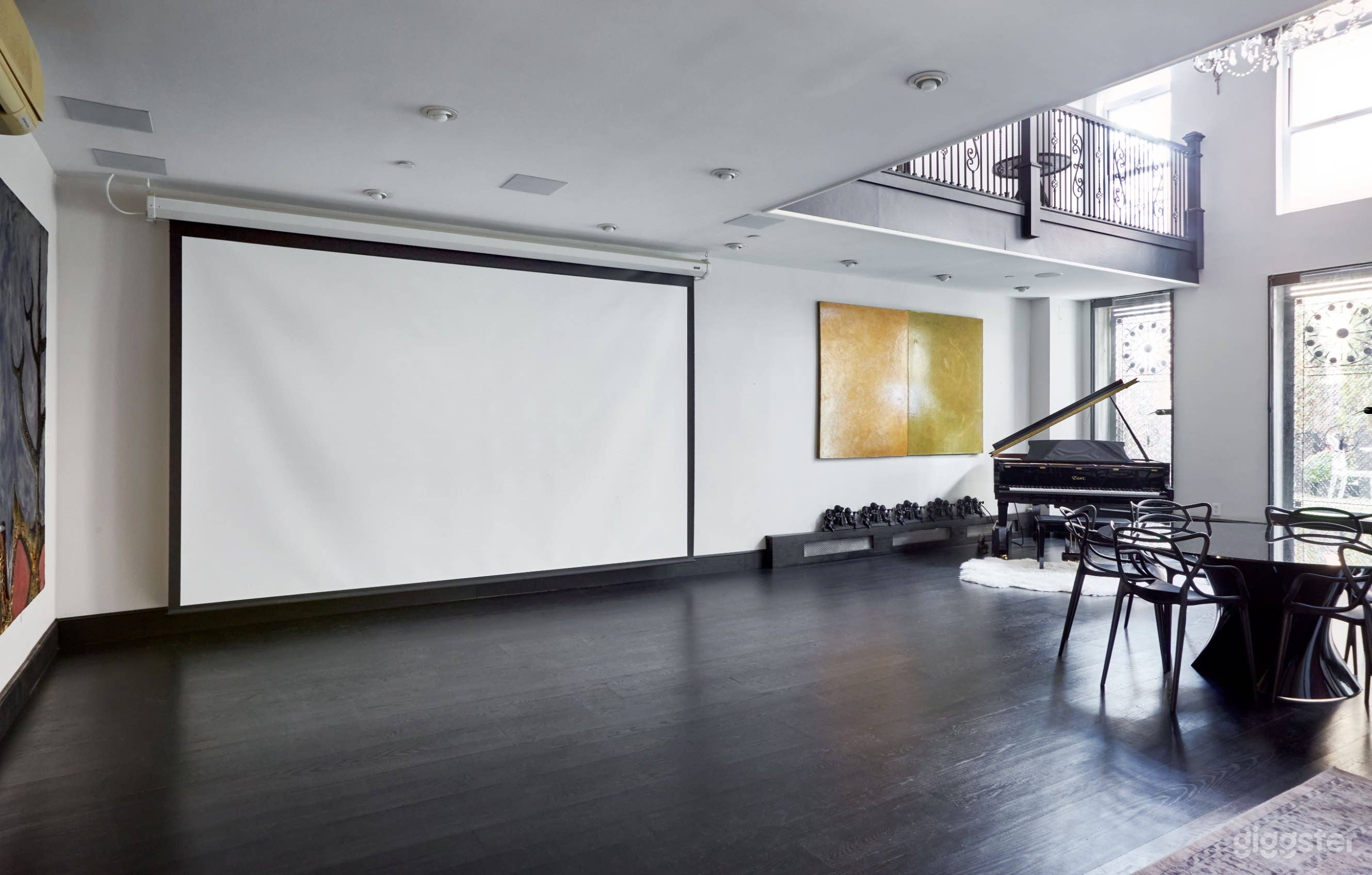 Historic Unique Wide Townhouse Photo 2