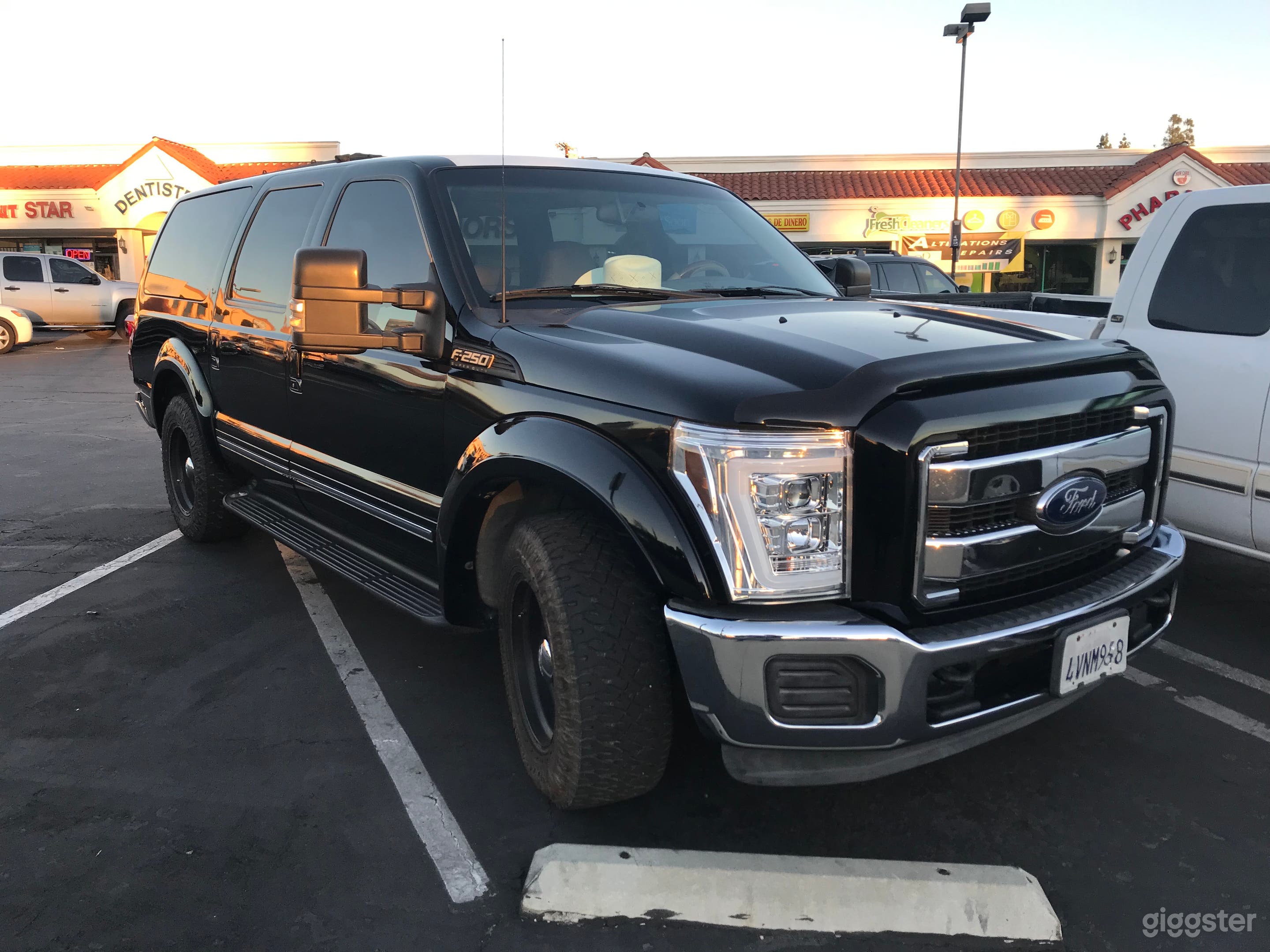 Black 2016 excursion undercover cop vehicle Photo 1