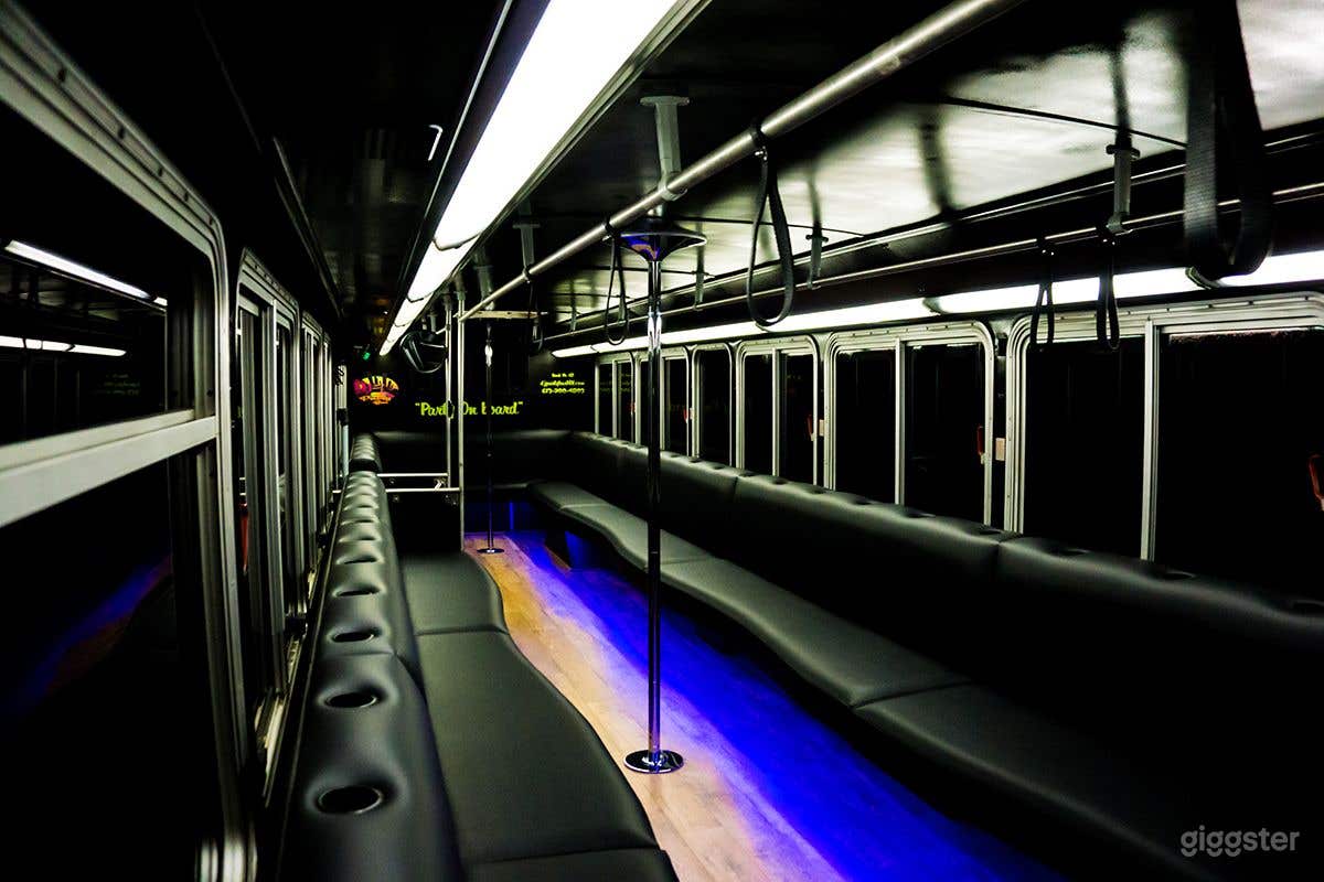 VIP Party Bus "Black Pearl" in Minneapolis Photo 4