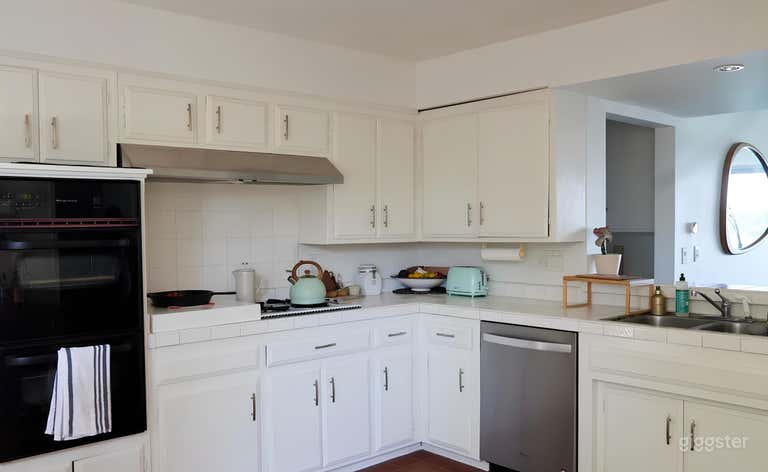  Charming Calabasas Casa 