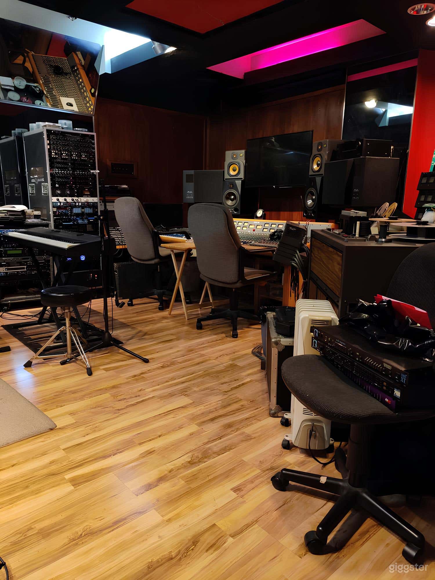 Spectacular Hi-Tech Recording Studio Photo 2