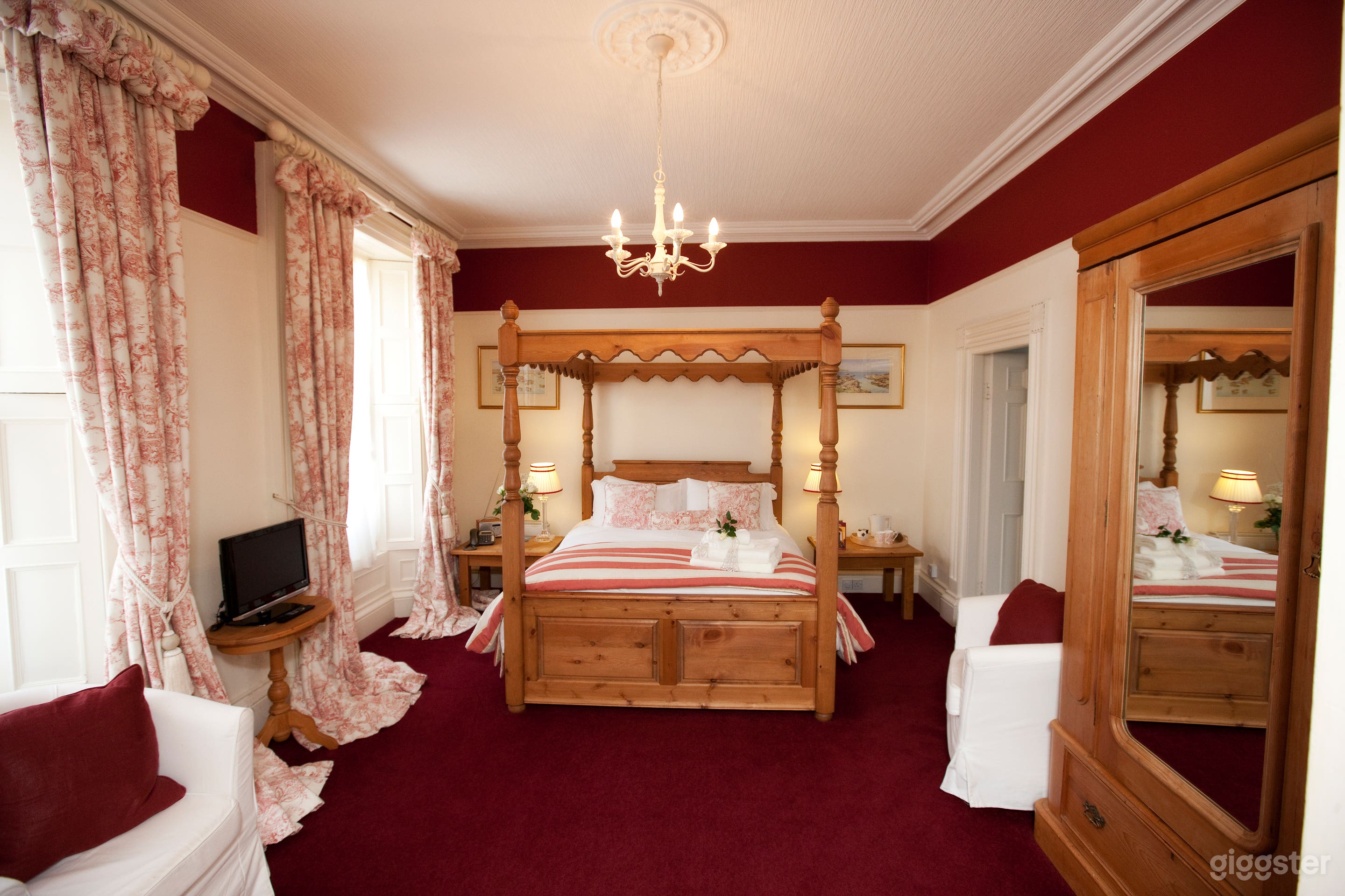  A Traditional Period Building Full of Charm Photo 1