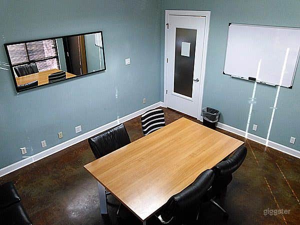 Small Conference Room for 8 People Photo 3