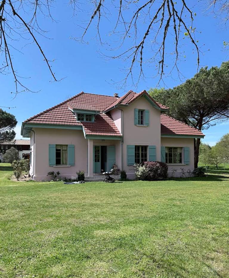  THE PINK HOUSE 