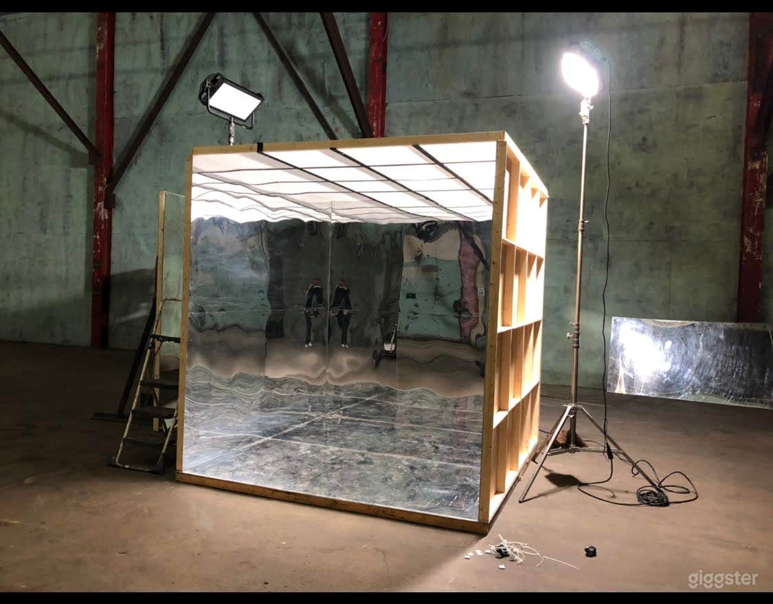 Mirror Box Set Photo 2